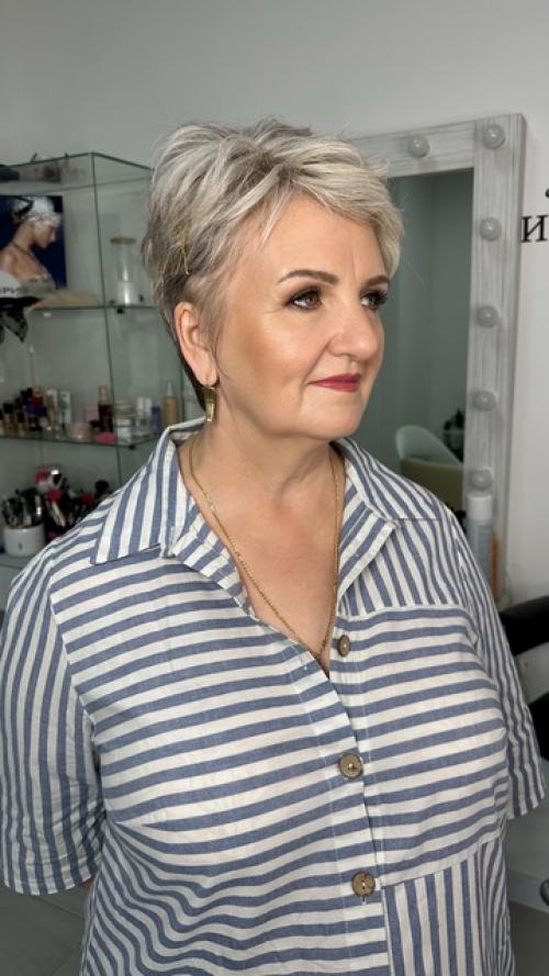 Идеальный момент - свадьба дочери, поход в ресторан, собственный день рождения, чтобы красиво накраситься, сделать прическу и удивить всех! 01