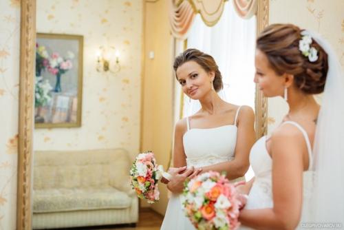 Свадебный совет:  Репетиция прически и макияжа поможет вам заранее определиться с образом и избежать неприятных сюрпризов в день свадьбы. 04