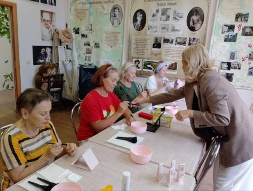 В истринском клубе Активное Долголетие продолжает работать школа красоты. 01