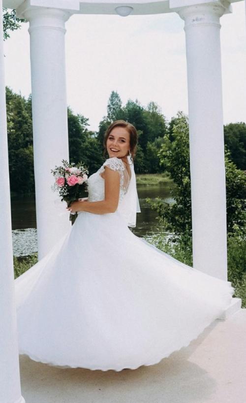 Посмотрите на невест.  Правда, одна другой краше? 01