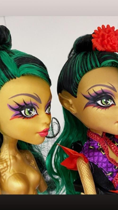 Сравнение прототипа с промо фотографий джинафаер лонг Gloom and Bloom с итоговой куклой. 04