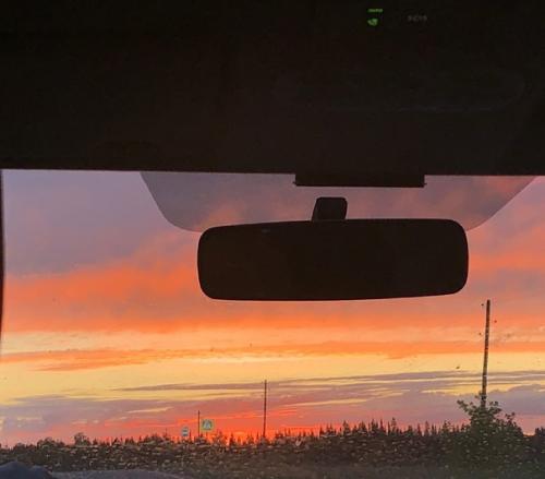 Зрелищный спектакль. Думалось мне, что переболела прошлогодними закатами, но природа - мать думает иначе. 09