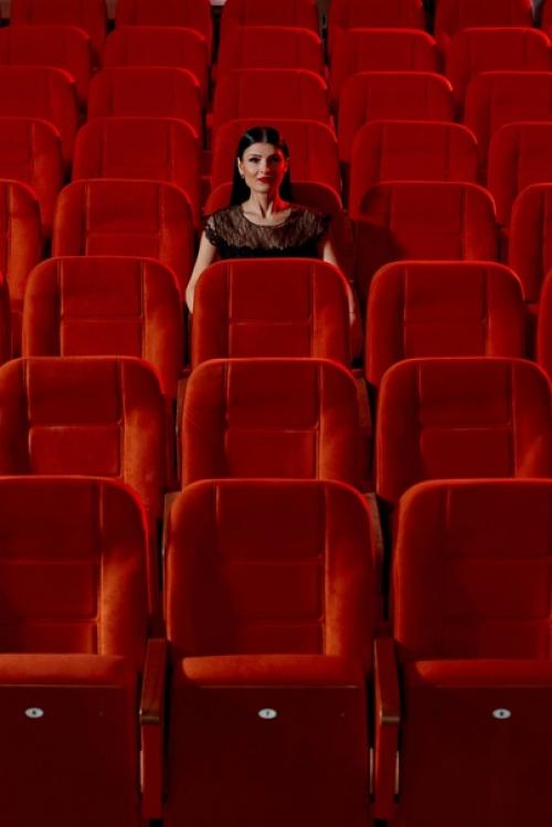 Участие в качестве героини обложки - это квантовый скачок вперед, это новое положение в профессиональном сообществе, это мощный заряд и эмоции. 05