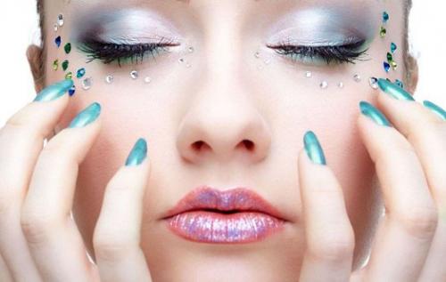 Невероятный и красивый макияж на новый год. 02