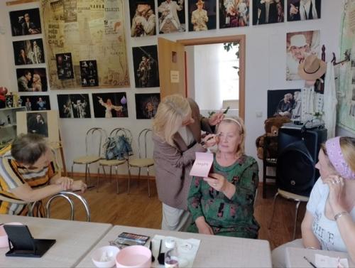 В истринском клубе Активное Долголетие продолжает работать школа красоты. 04