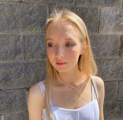 Образ на последний звонок и выпускной можно смело сравнить со свадебным. 02