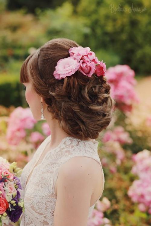 Цветочная свадебная прическа и нежный макияж для милой невесты Дианы. 02