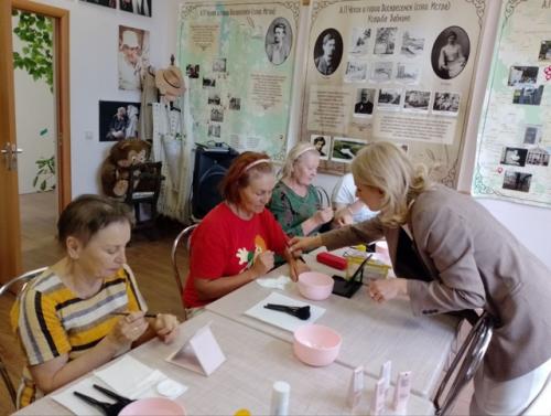 В истринском клубе Активное Долголетие продолжает работать школа красоты. 06