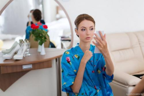 Свадебный совет:  Репетиция прически и макияжа поможет вам заранее определиться с образом и избежать неприятных сюрпризов в день свадьбы. 03