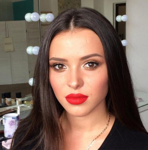 Милые дамы. Предлагаю вам услуги визажиста, мастера по прическам и бровиста. 04