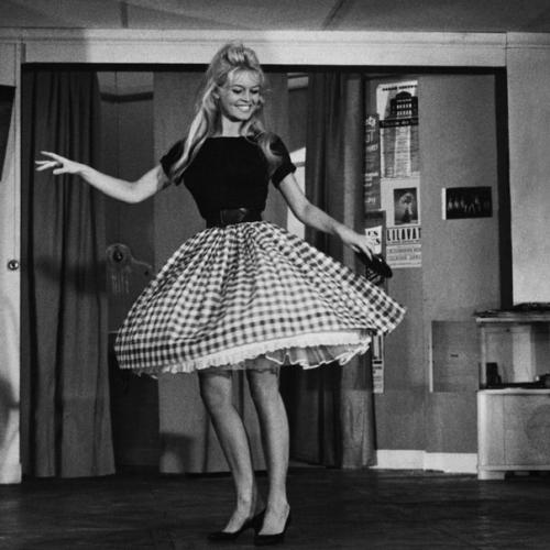 Мода 50-х годов и её особенности. 06