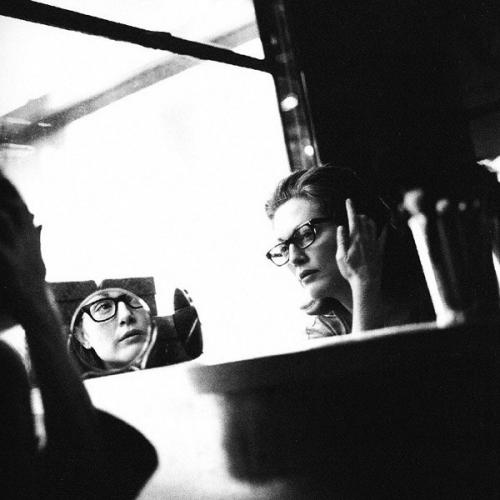 Утро - это время, когда женщина может быть сама собой, без макияжа, без прически, в домашней обстановке - прекрасная в своей природной красоте! 03