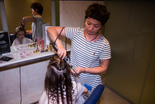 Специалисты имидж - лаборатории Персона ежегодно трудятся над созданием образов юных артистов на детской новой волне. 01