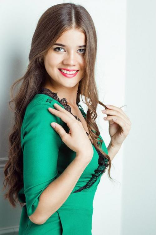 Модели на МАКИЯЖ и прически и коррекцию бровей нужны? 04