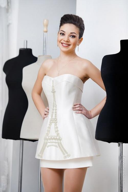 Иногда невесте не просто определиться со своим свадебным образом. 03