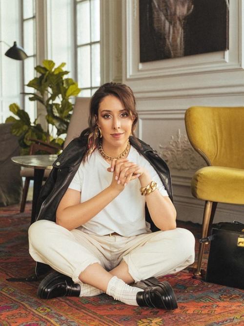 Большая часть съёмок у меня сейчас проходит с участием стилиста по одежде. 01