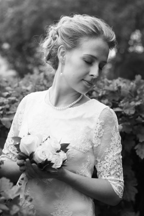 Дорогие девушки!  У нас в студии, мастера создадут ваш образ для торжества, фото сессии в комплексе: прическа, макияж? 02