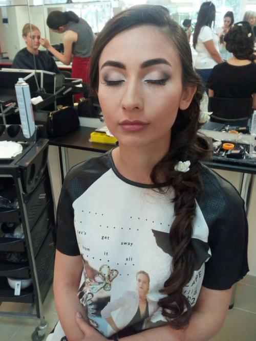 Моя самостоятельная работа - макияж и причёска для красавицы Карины. 01