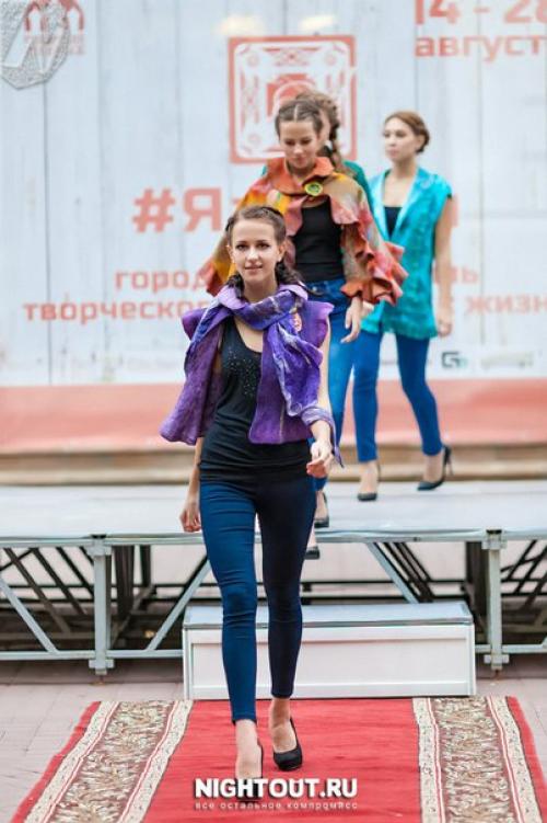 Новосибирск.  Артания * фестиваль, маркет, ярмарка * фотоотчёт от найтаут с шоу - показа Я - это Мы в первомайском сквере! 03