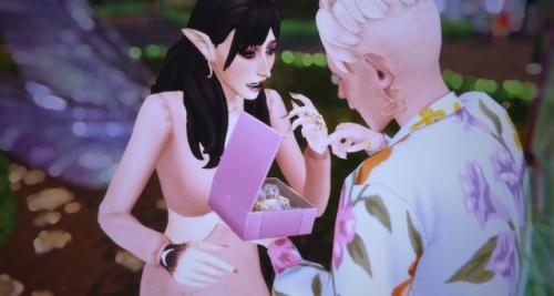 Кстати, про существование Симс 4 я не забыла. 06