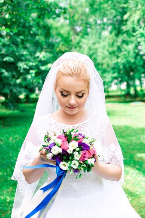 Odri?  Make - up. 04