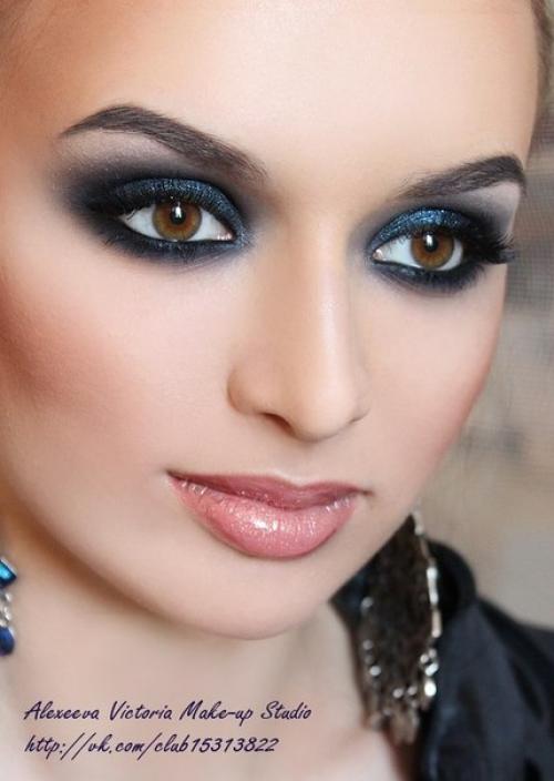 Осталось 1 место на мастер-класс по вечернему макияжу Smoky Eyes. 01