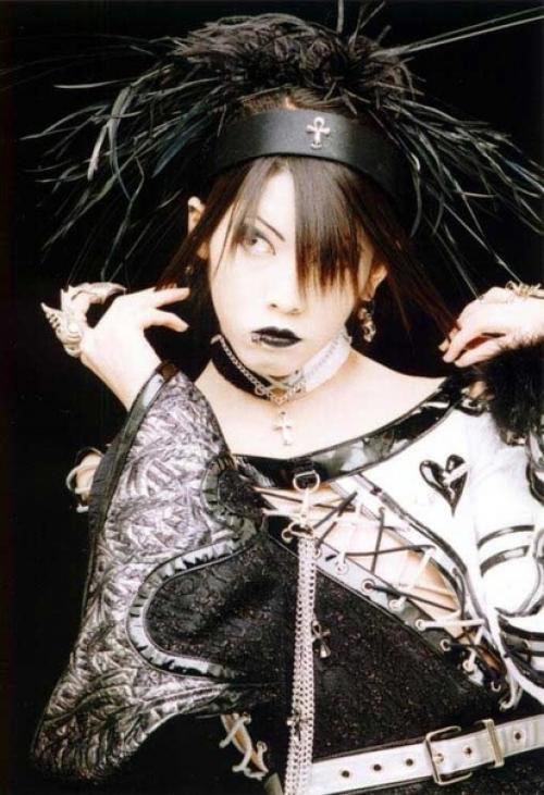 Visual Kei. Стиль в котором элементы эмо - стиля, готики, панка. 03
