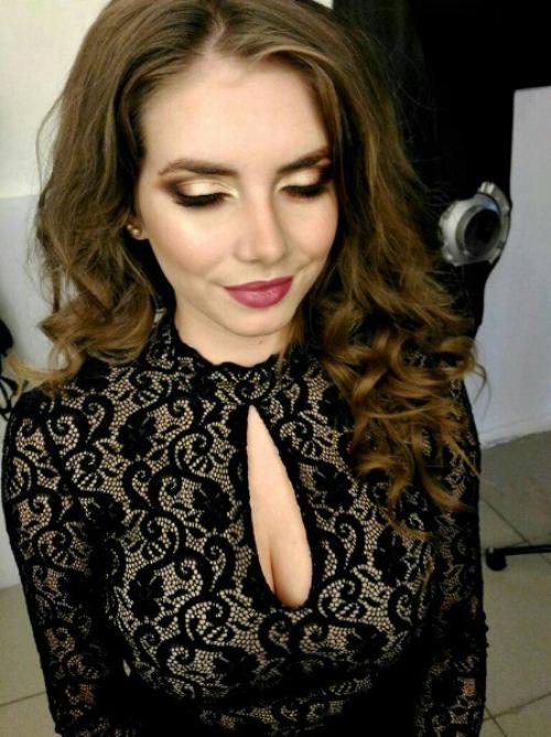 Здравствуйте!  Я профессиональный визажист - стилист, бровист. 04