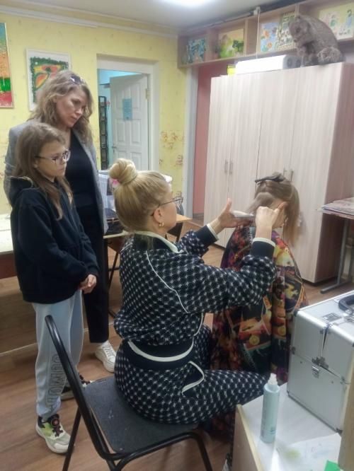 В ДПК Полет прошел очередной мастер - класс по макияжу и прическам для мам и дочек. 01