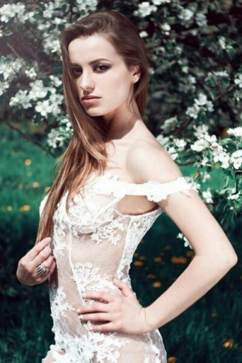 В нашей студии красоты работают профессиональные визажисты - стилисты. 02