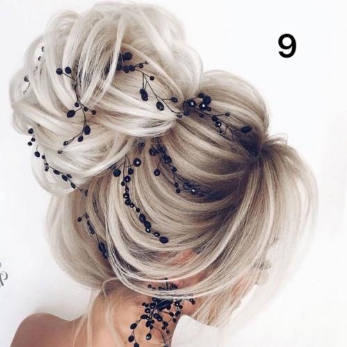 Праздничный образ сразу из нескольких важных штрихов состоит. 09