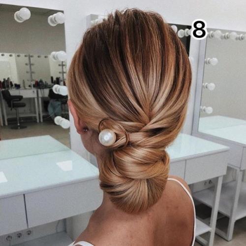 Праздничный образ сразу из нескольких важных штрихов состоит. 08