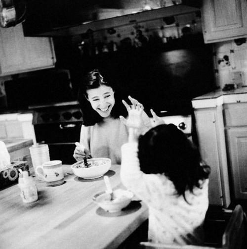 Утро - это время, когда женщина может быть сама собой, без макияжа, без прически, в домашней обстановке - прекрасная в своей природной красоте! 07