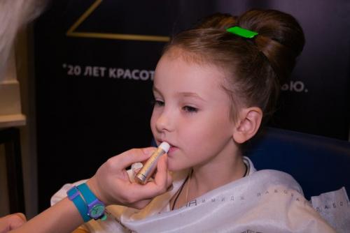 Специалисты имидж - лаборатории Персона ежегодно трудятся над созданием образов юных артистов на детской новой волне. 03