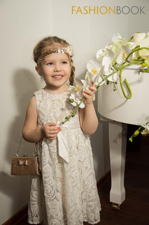 Венчание, это таинство как перед богом, так и перед друг другом, сохраняя верность и любовь до конца жизни. 03