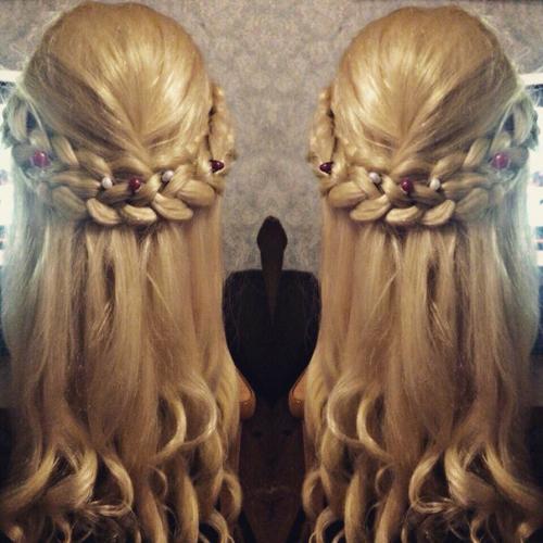 Требуются модели?   Прически - учусь на учебной голове различным прическам (от пучков до свадебных) ( в л/с скину больше работ). 01