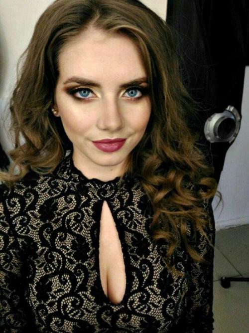 Здравствуйте!  Я профессиональный визажист - стилист, бровист. 05