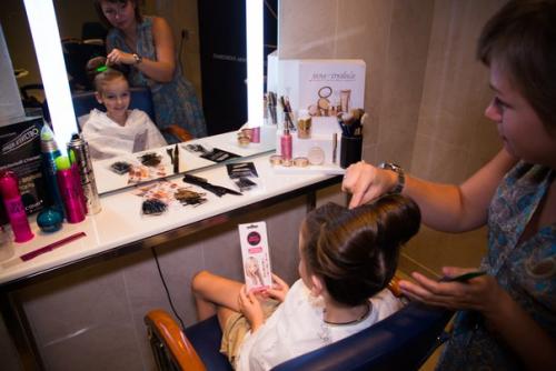 Специалисты имидж - лаборатории Персона ежегодно трудятся над созданием образов юных артистов на детской новой волне. 08