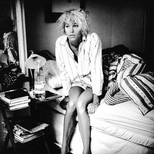 Утро - это время, когда женщина может быть сама собой, без макияжа, без прически, в домашней обстановке - прекрасная в своей природной красоте! 04