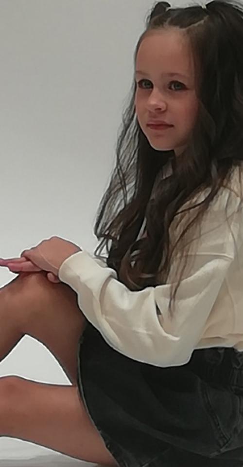 Я модель!  С этим дивизом прошло утро воскресного дня у моей Викули. 01