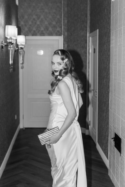 - Вы актриса, верно? 03