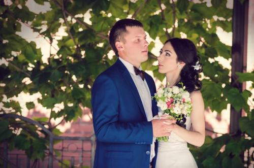 Дорогие невесты! Исходя из многолетнего опыта свадебного стилиста, я хотела бы дать вам несколько небольших советов. 01 Дорогие невесты! Исходя из многолетнего опыта свадебного стилиста, я хотела бы дать вам несколько небольших советов. 01