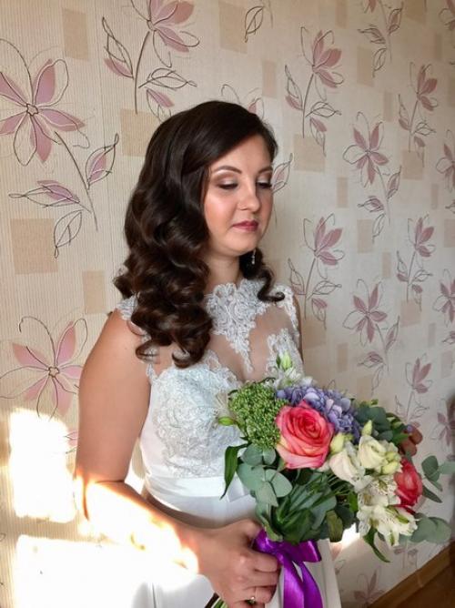 Дорогие девушки!  Ищу моделей на макияж локонами, макияж с причёской, а также на коррекцию бровей и окрашивание хной. 02