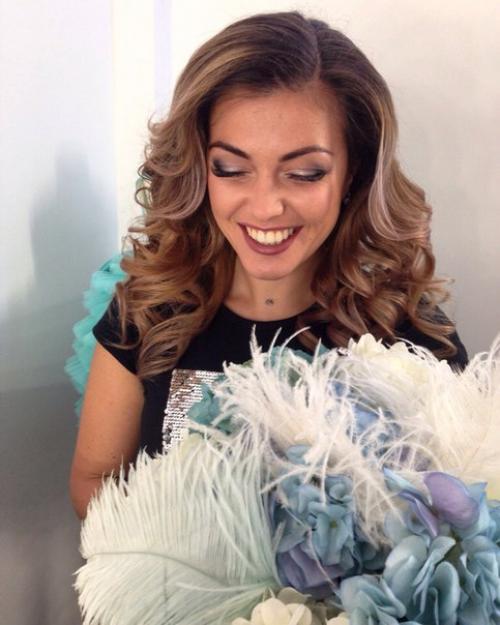 Дорогие девушки, мы хотим вам предложить свои услуги визажиста - бровиста и стилиста - парикмахера? 01