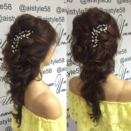 Я могу предложить выполнение причёсок, профессионального макияжа (свадебный, дневной, вечерний, для фотосессии), плетение кос? 03