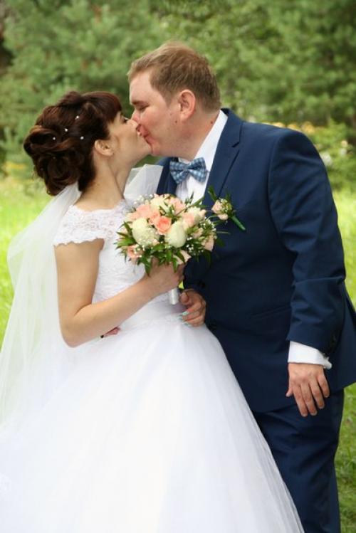 Дорогие невесты! Исходя из многолетнего опыта свадебного стилиста, я хотела бы дать вам несколько небольших советов. 07 Дорогие невесты! Исходя из многолетнего опыта свадебного стилиста, я хотела бы дать вам несколько небольших советов. 07