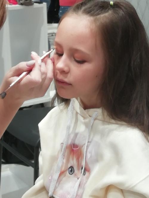 Я модель!  С этим дивизом прошло утро воскресного дня у моей Викули. 06