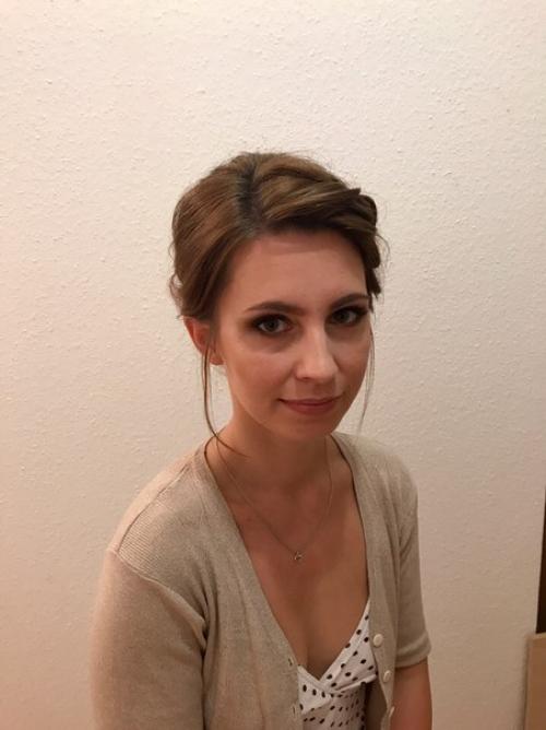 Дорогие девушки!  Ищу моделей на макияж локонами, макияж с причёской, а также на коррекцию бровей и окрашивание хной. 04