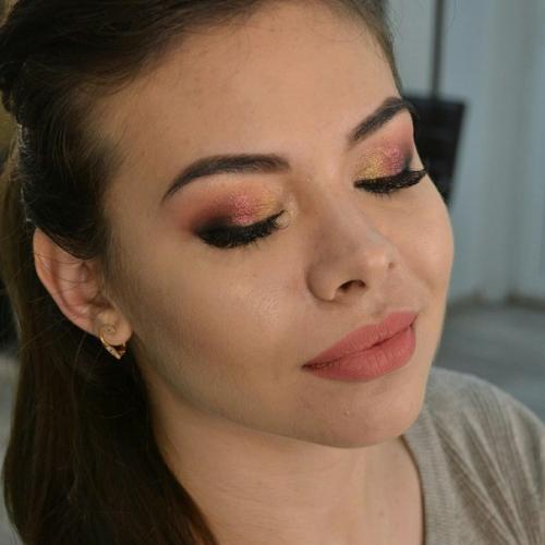 Дорогие девушки?  Я профессиональный визажист - стилист, предлагаю следующие услуги по приятным ценам: 07