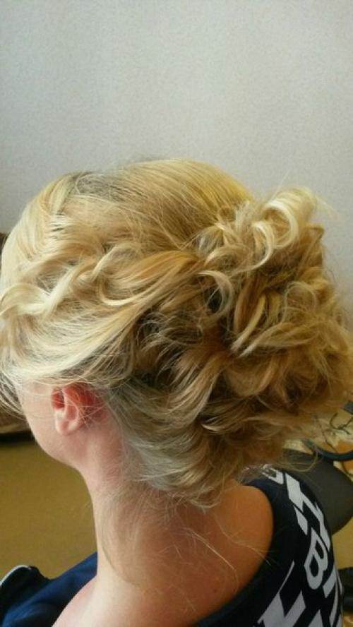 Требуются модели?  Дорогие девушки, теперь с понедельника по четверг стоимость макияжа и прически всего лишь 700 Р, ? 03